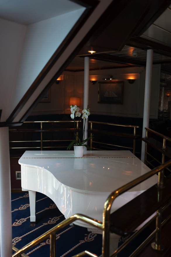 ©Star Clippers - Emily Tyler Photography Piano Bar.jpg